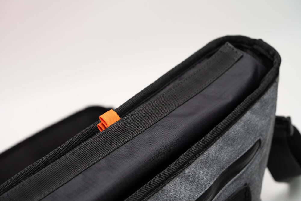 กระเป๋าสะพายข้างกันน้ำ FEELFREE URBANION ECO รุ่น MESSENGER BAG สี BLACK_6